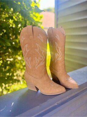 Women's Tan Western Cowboy Mid-Calf Boots